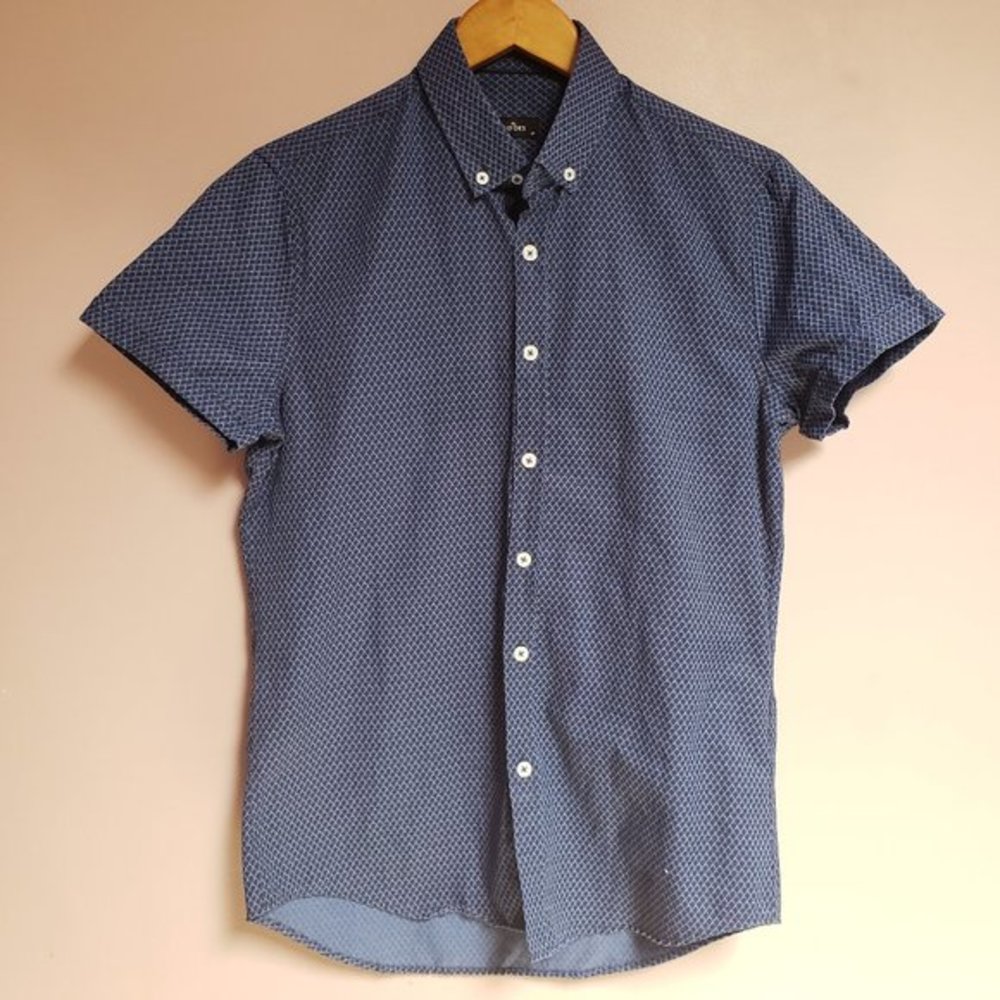 Tudors Men's Size Small Short Sleeved Shirt - Blue and White - NWOT